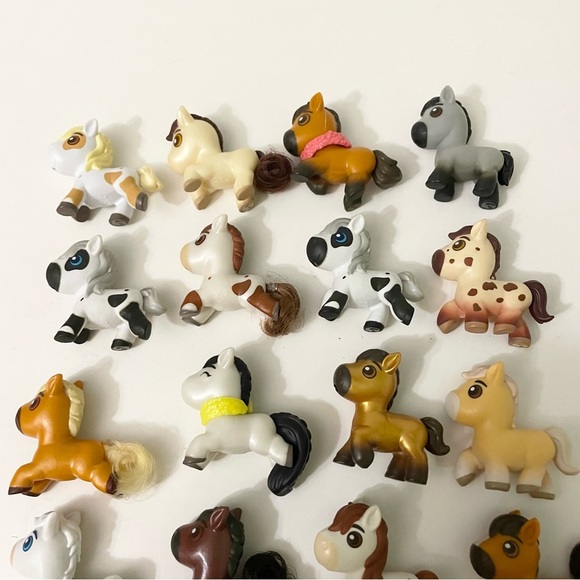 Lot of 22 Spirit Untamed Dreamworks Mini Horses - Picture 2 of 14